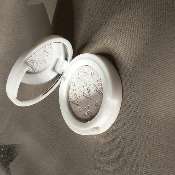 Kaleido cosmetics - Diamond Foils - sizzle - Picture 1 of 5